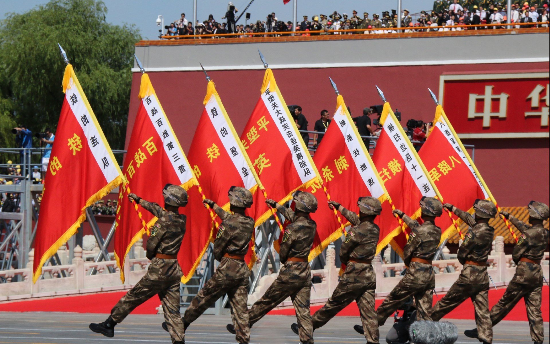 开云·Kaiyun网页版-在一次比赛中，他用“完美”挡拆配合助攻队友扣篮，赢得全场掌声！