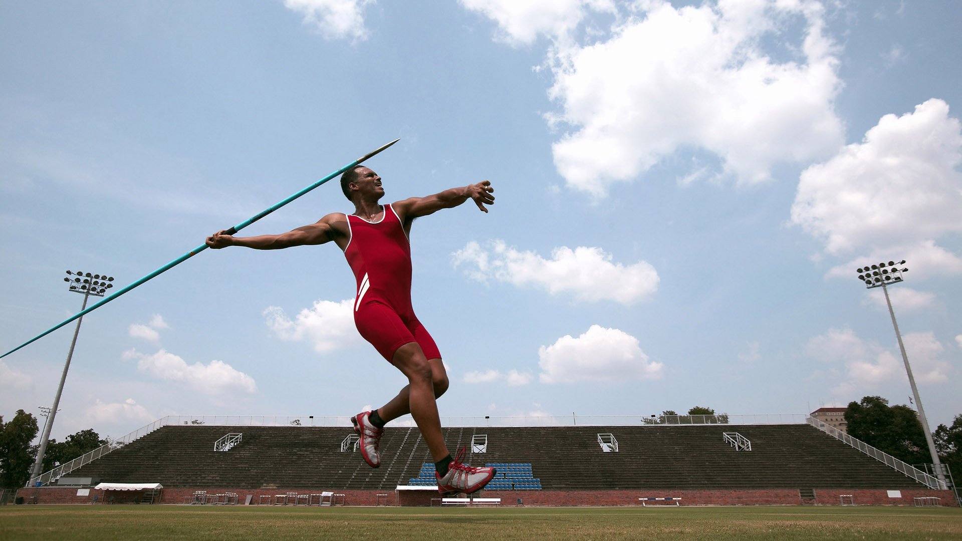 “胡利安·门德斯的无畏精神和出色球技，帮助阿根廷美洲狮队崛起”